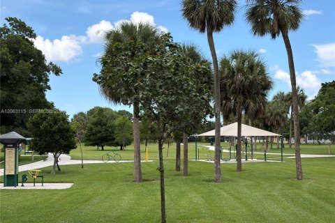 Villa ou maison à louer à Tamarac, Floride: 3 chambres, 172.05 m2 № 2281650 - photo 27