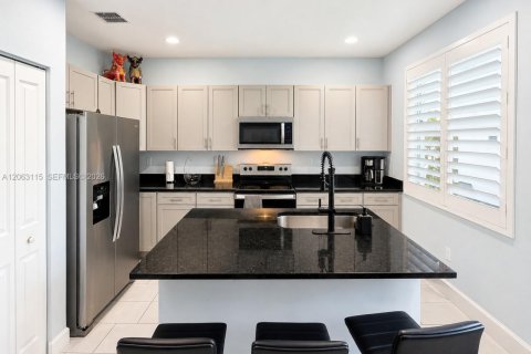 Villa ou maison à louer à Tamarac, Floride: 3 chambres, 172.05 m2 № 2281650 - photo 5