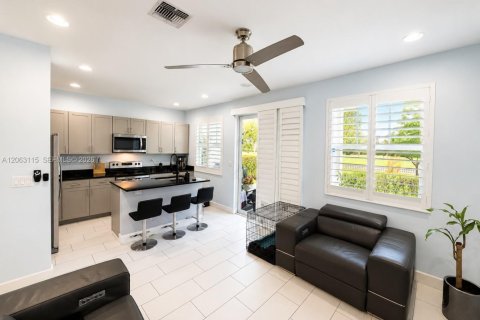 Villa ou maison à louer à Tamarac, Floride: 3 chambres, 172.05 m2 № 2281650 - photo 6