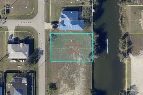 Terrain à Cape Coral, Floride № 2097773