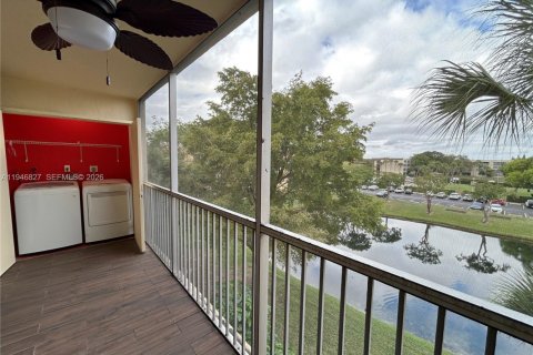 Condo in Lauderdale Lakes, Florida, 2 bedrooms  № 2003603 - photo 3