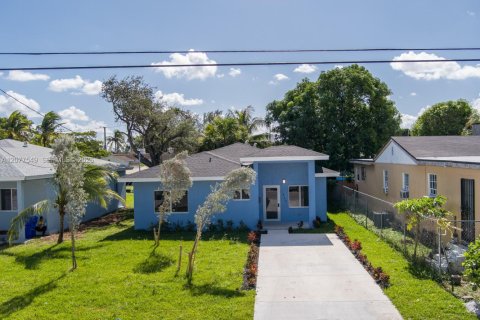 Casa en alquiler en Miami, Florida, 4 dormitorios, 154.78 m2 № 2339912 - foto 2