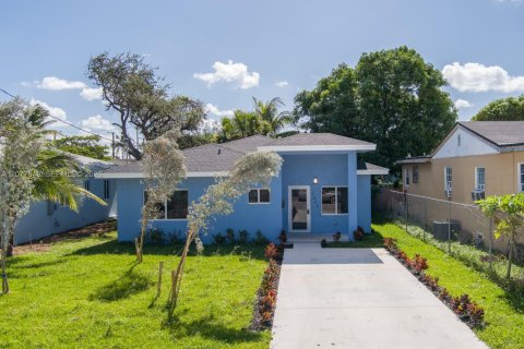 Casa en alquiler en Miami, Florida, 4 dormitorios, 154.78 m2 № 2339912 - foto 3