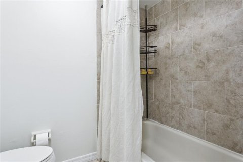 Townhouse in Saint Petersburg, Florida 2 bedrooms, 101.26 sq.m. № 1870497 - photo 22