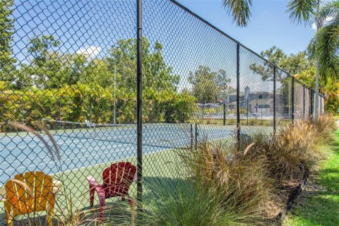 Townhouse in Saint Petersburg, Florida 2 bedrooms, 101.26 sq.m. № 1870497 - photo 25