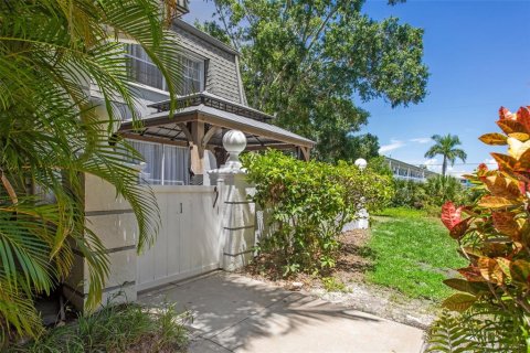 Townhouse in Saint Petersburg, Florida 2 bedrooms, 101.26 sq.m. № 1870497 - photo 4