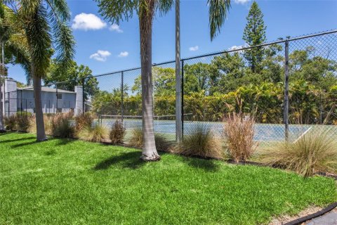 Townhouse in Saint Petersburg, Florida 2 bedrooms, 101.26 sq.m. № 1870497 - photo 26