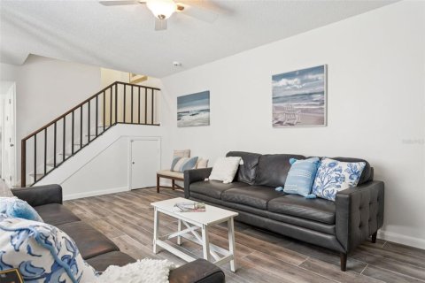 Townhouse in Saint Petersburg, Florida 2 bedrooms, 101.26 sq.m. № 1870497 - photo 9