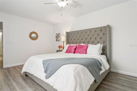 Townhouse in Saint Petersburg, Florida 2 bedrooms, 101.26 sq.m. № 1870497 - photo 19