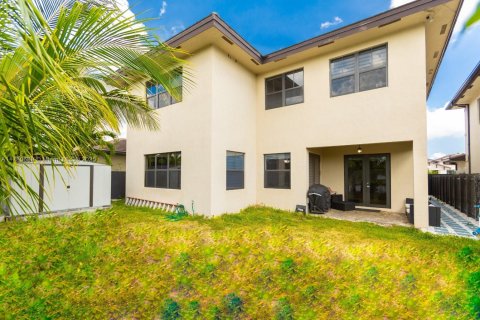 House in Miami, Florida 5 bedrooms, 352.66 sq.m. № 1868675 - photo 26