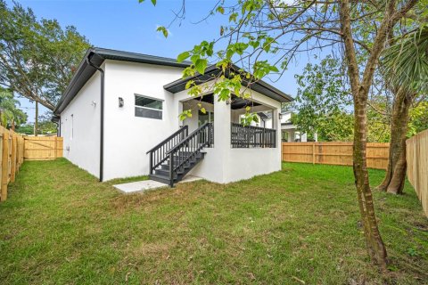 House in Tampa, Florida 3 bedrooms, 149.67 sq.m. № 1782298 - photo 17