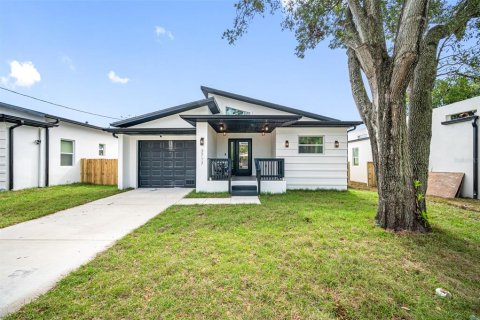 House in Tampa, Florida 3 bedrooms, 149.67 sq.m. № 1782298 - photo 1