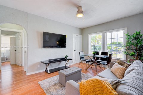 Condo in Miami, Florida, 2 bedrooms  № 2069624