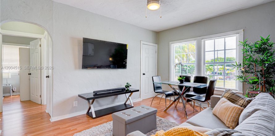 Condo in Miami, Florida, 2 bedrooms  № 2069624