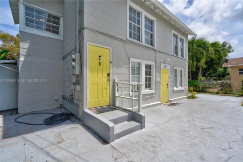 Condo in Miami, Florida, 2 bedrooms  № 2069624 - photo 21