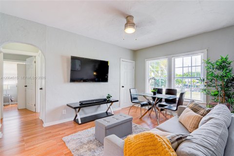Condo in Miami, Florida, 2 bedrooms  № 2069624 - photo 6