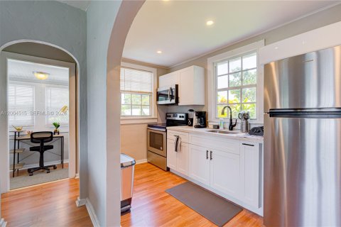 Condo in Miami, Florida, 2 bedrooms  № 2069624 - photo 9