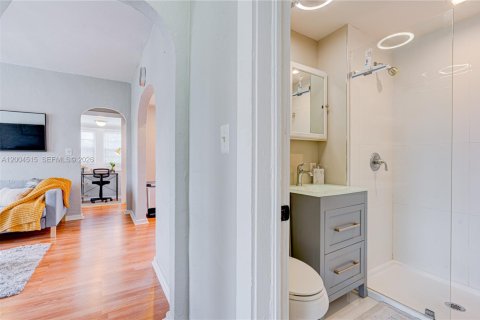 Condo in Miami, Florida, 2 bedrooms  № 2069624 - photo 15