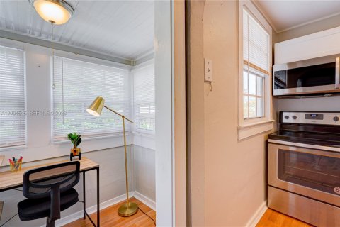 Condo in Miami, Florida, 2 bedrooms  № 2069624 - photo 11