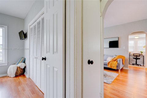 Condo in Miami, Florida, 2 bedrooms  № 2069624 - photo 16