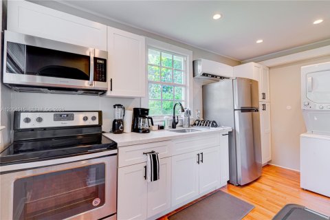 Condo in Miami, Florida, 2 bedrooms  № 2069624 - photo 7