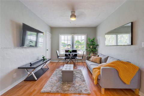 Condo in Miami, Florida, 2 bedrooms  № 2069624 - photo 5