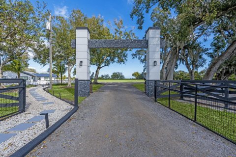 Villa ou maison à vendre à St. Lucie, Floride: 5 chambres, 308.16 m2 № 2271453 - photo 4