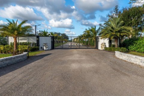 Villa ou maison à vendre à St. Lucie, Floride: 5 chambres, 308.16 m2 № 2271453 - photo 2