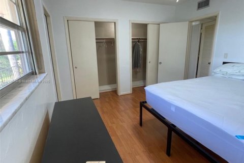 Condo in Hallandale Beach, Florida, 1 bedroom  № 1978661 - photo 15