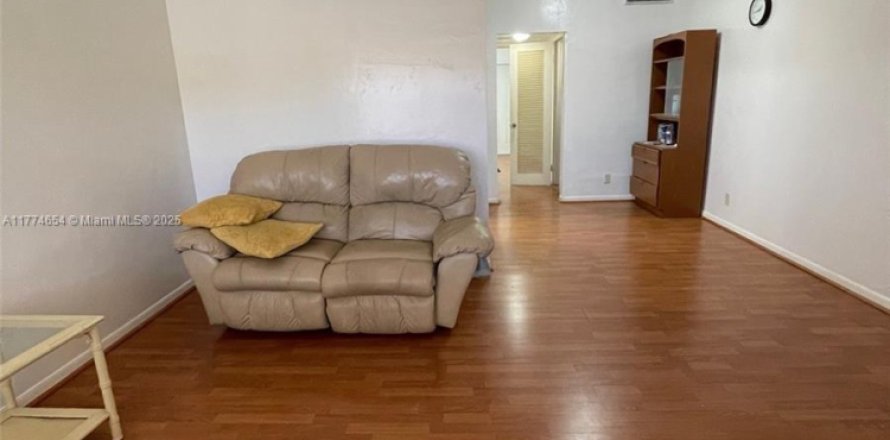 Condo in Hallandale Beach, Florida, 1 bedroom  № 1978661