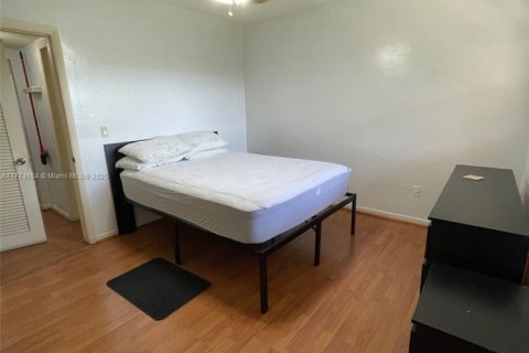 Condo in Hallandale Beach, Florida, 1 bedroom  № 1978661 - photo 12