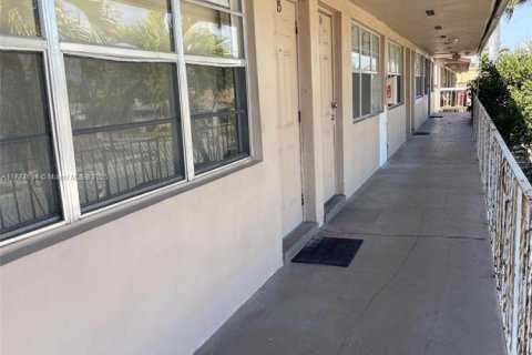 Condo in Hallandale Beach, Florida, 1 bedroom  № 1978661 - photo 28