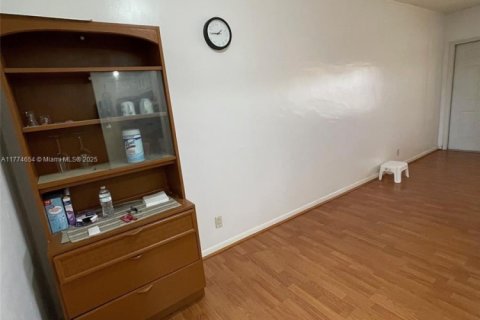 Condo in Hallandale Beach, Florida, 1 bedroom  № 1978661 - photo 10