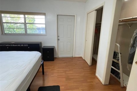 Condo in Hallandale Beach, Florida, 1 bedroom  № 1978661 - photo 13