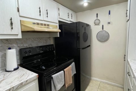 Condo in Hallandale Beach, Florida, 1 bedroom  № 1978661 - photo 9