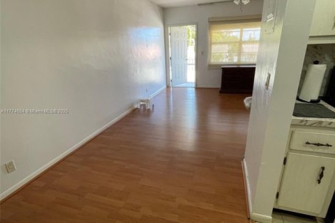 Condo in Hallandale Beach, Florida, 1 bedroom  № 1978661 - photo 6