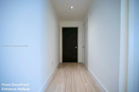 Condominio en venta en Miami, Florida, 1 dormitorio, 73.58 m2 № 1979960 - foto 3