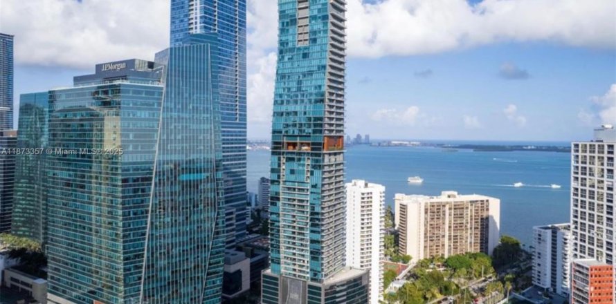 Condominio en Miami, Florida, 1 dormitorio  № 1979960