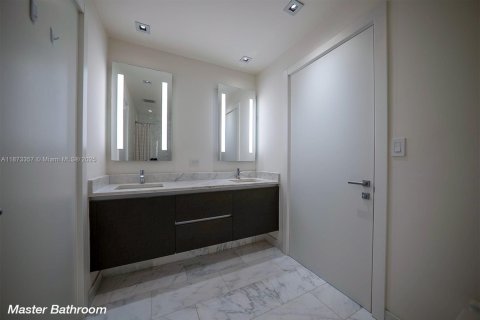 Condominio en venta en Miami, Florida, 1 dormitorio, 73.58 m2 № 1979960 - foto 12