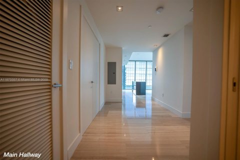Condominio en venta en Miami, Florida, 1 dormitorio, 73.58 m2 № 1979960 - foto 4