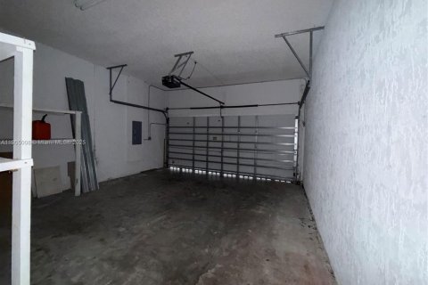 House in Homestead, Florida 3 bedrooms, 162.58 sq.m. № 2053003 - photo 8