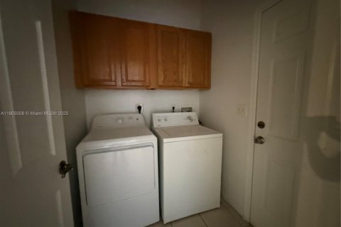 House in Homestead, Florida 3 bedrooms, 162.58 sq.m. № 2053003 - photo 4