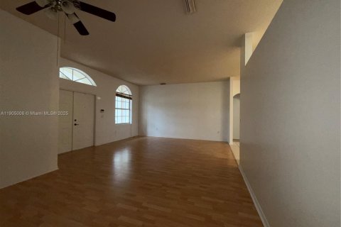 House in Homestead, Florida 3 bedrooms, 162.58 sq.m. № 2053003 - photo 17