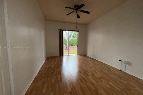 House in Homestead, Florida 3 bedrooms, 162.58 sq.m. № 2053003 - photo 14