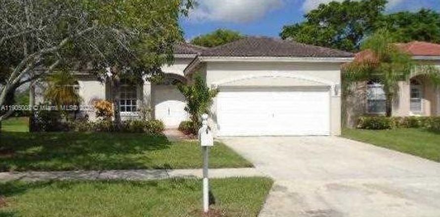 House in Homestead, Florida 3 bedrooms, 162.58 sq.m. № 2053003