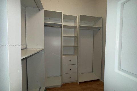 House in Homestead, Florida 3 bedrooms, 162.58 sq.m. № 2053003 - photo 15