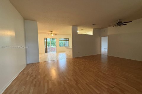 House in Homestead, Florida 3 bedrooms, 162.58 sq.m. № 2053003 - photo 3