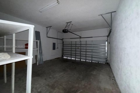 House in Homestead, Florida 3 bedrooms, 162.58 sq.m. № 2053003 - photo 5