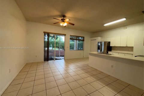House in Homestead, Florida 3 bedrooms, 162.58 sq.m. № 2053003 - photo 6
