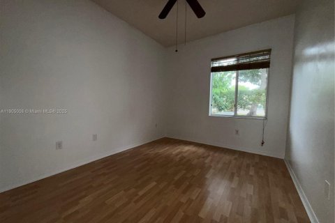 House in Homestead, Florida 3 bedrooms, 162.58 sq.m. № 2053003 - photo 11